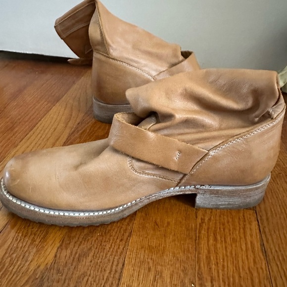 Frye | Veronica Short Tan Pull On Booties - Picture 3 of 8
